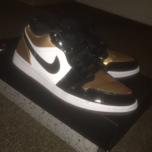 Air Jordan’s 1 lows - Picture 2 of 2